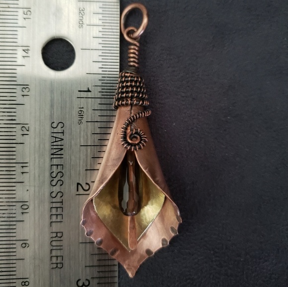 Copper and Brass Handcrafted Calla Lily pendant. - Picture 3 of 4